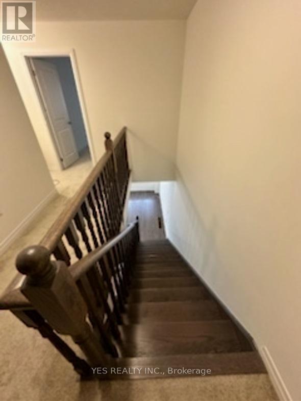 17 Brixham Lane, Brampton, Ontario  L7A 5K2 - Photo 4 - W12963040