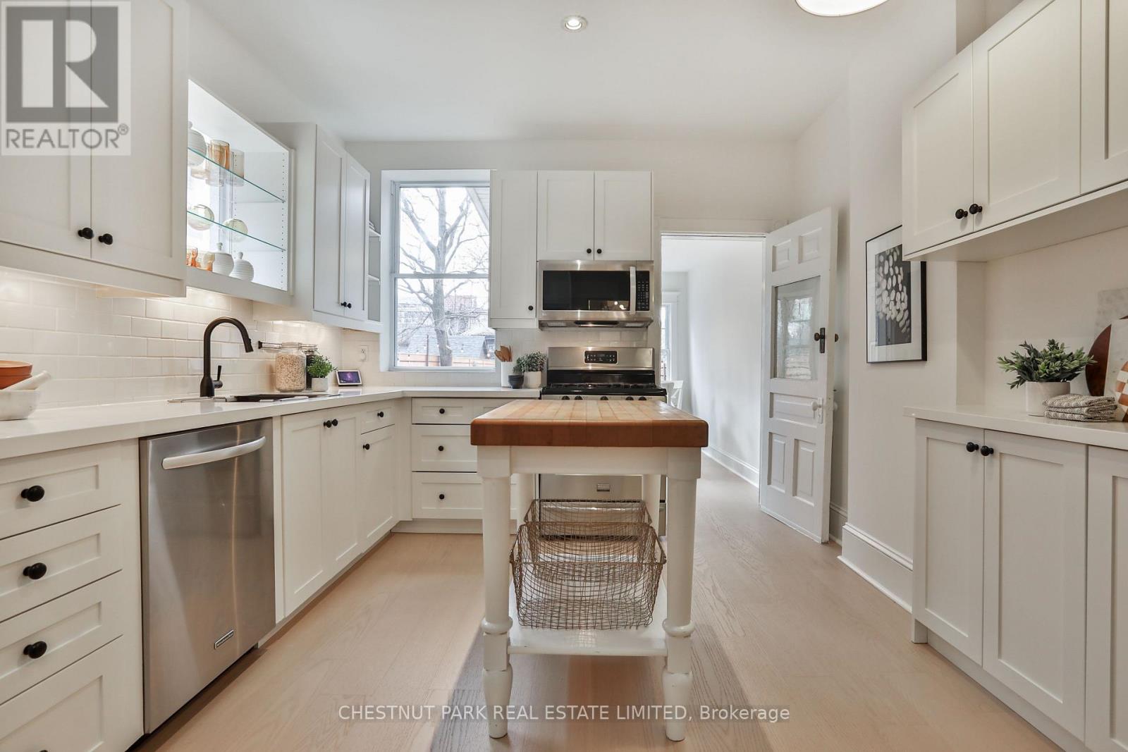 560 Gladstone Avenue, Toronto, Ontario  M6H 3J2 - Photo 15 - W12963050