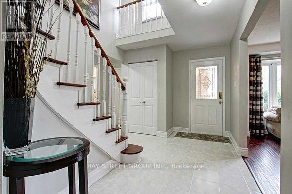 10 Blenheim Drive, Brampton, Ontario  L6Z 1H9 - Photo 2 - W12963078