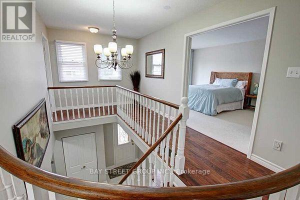 10 Blenheim Drive, Brampton, Ontario  L6Z 1H9 - Photo 7 - W12963078