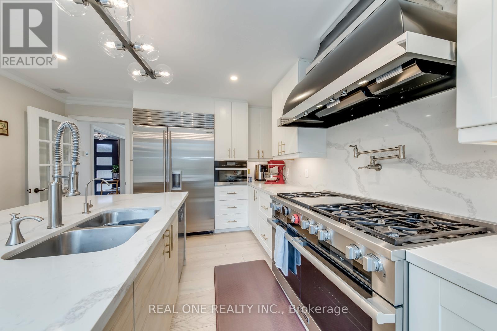 1005 Fair Birch Drive, Mississauga, Ontario  L5H 1M4 - Photo 15 - W12963132