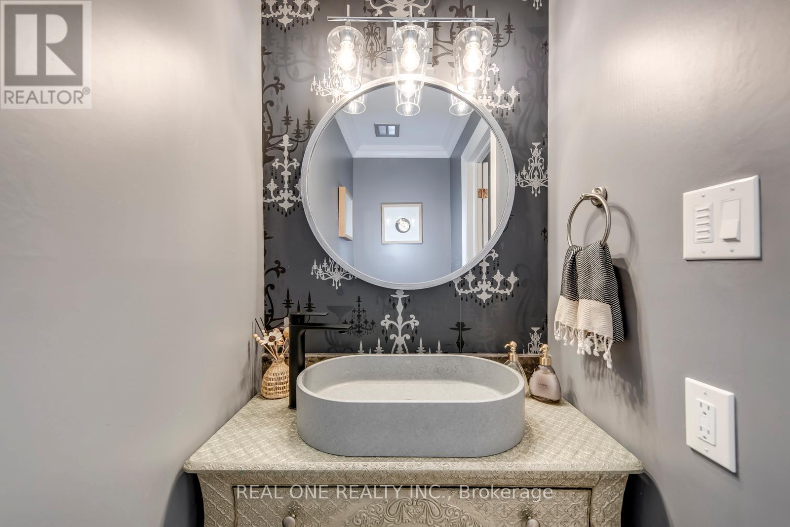 1005 Fair Birch Drive, Mississauga, Ontario  L5H 1M4 - Photo 17 - W12963132