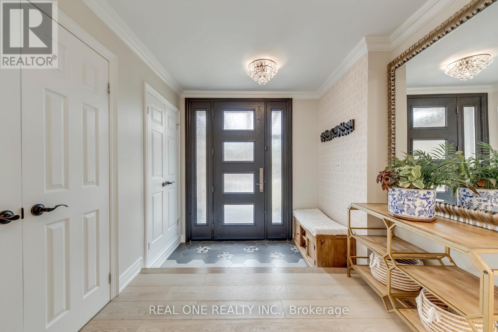 1005 Fair Birch Drive, Mississauga, Ontario  L5H 1M4 - Photo 5 - W12963132