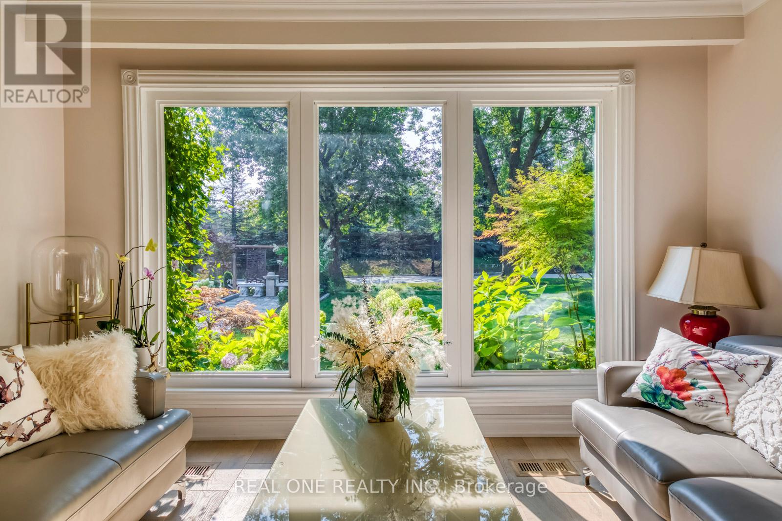 1005 Fair Birch Drive, Mississauga, Ontario  L5H 1M4 - Photo 8 - W12963132