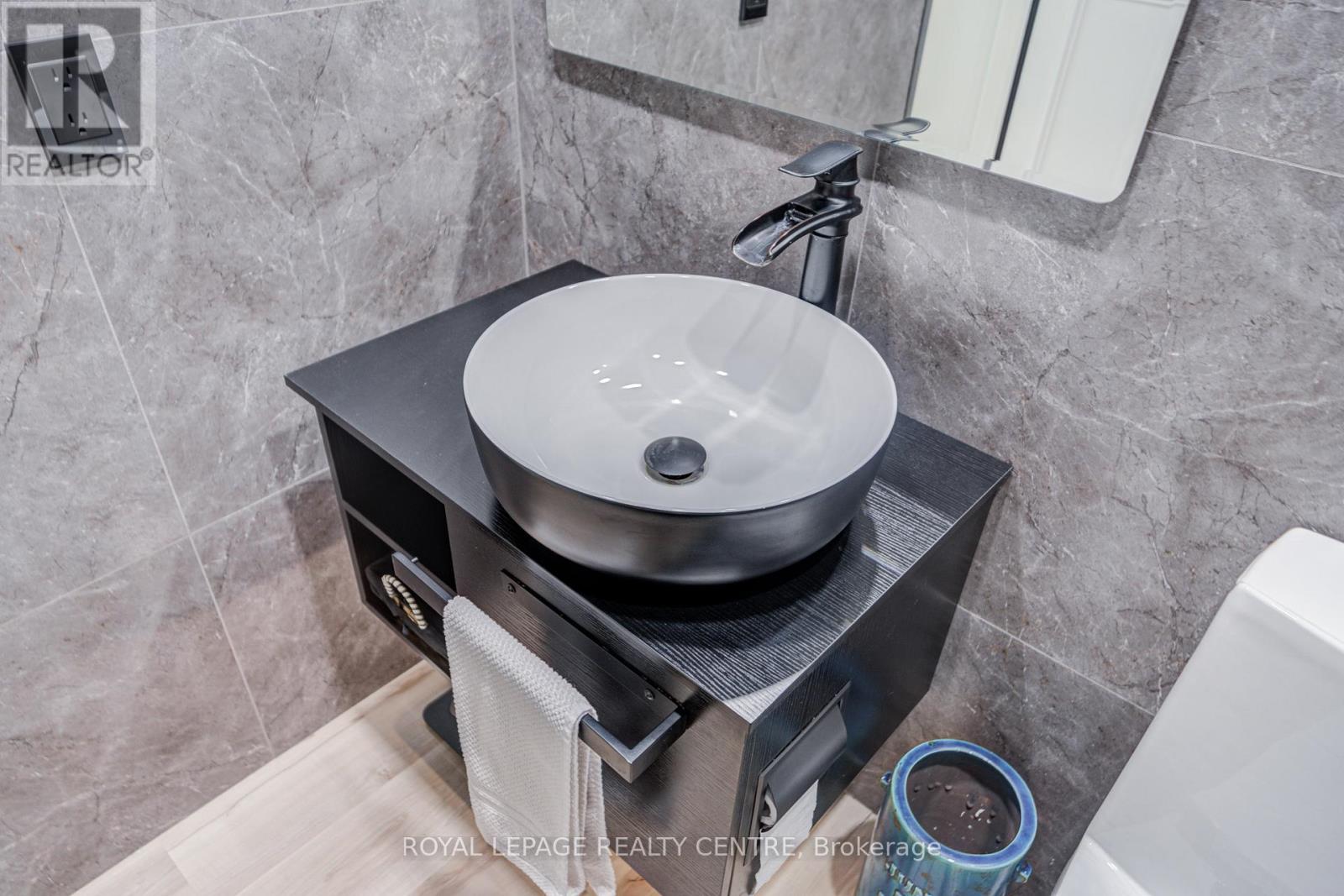 2708 Los Palmas Court S, Mississauga, Ontario  L5N 2G7 - Photo 24 - W12961050