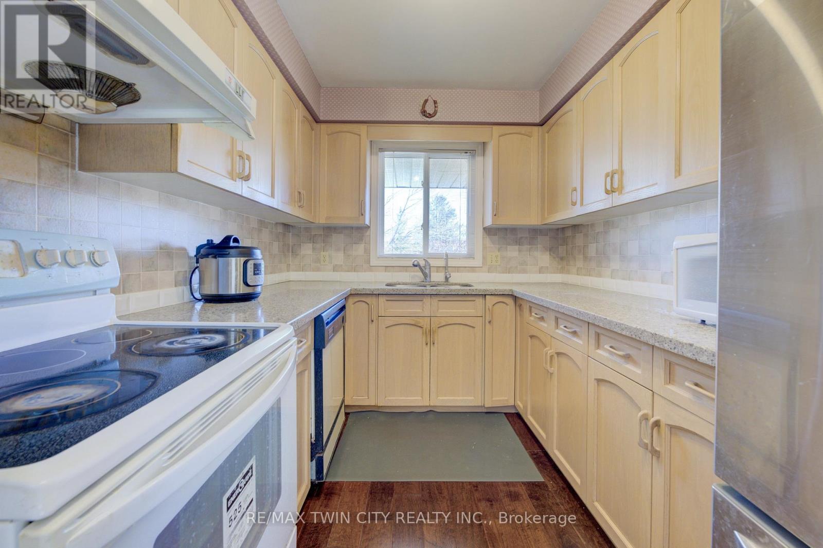 489 Northlake Drive, Waterloo, Ontario  N2V 1V5 - Photo 15 - X12962948