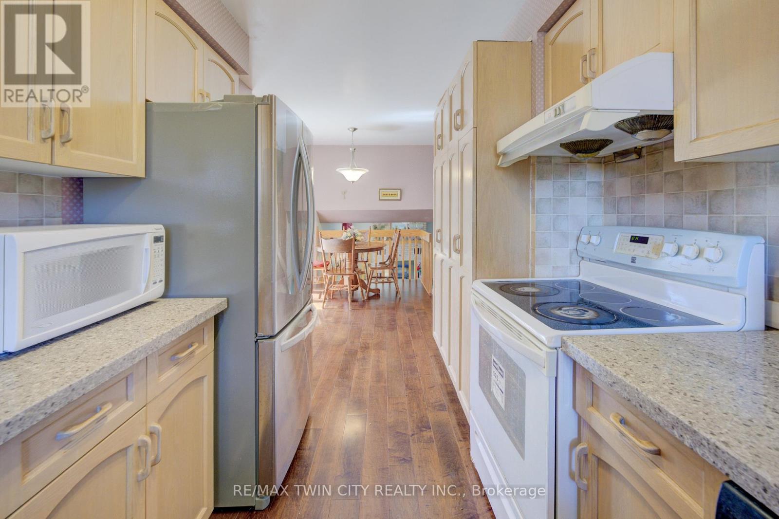 489 Northlake Drive, Waterloo, Ontario  N2V 1V5 - Photo 16 - X12962948