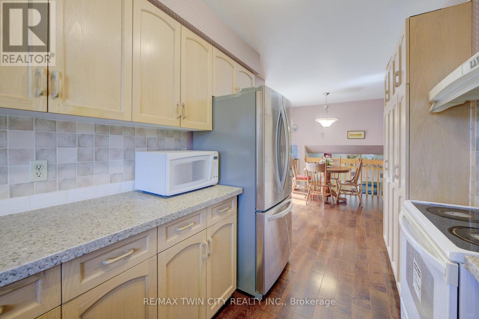 489 Northlake Drive, Waterloo, Ontario  N2V 1V5 - Photo 17 - X12962948