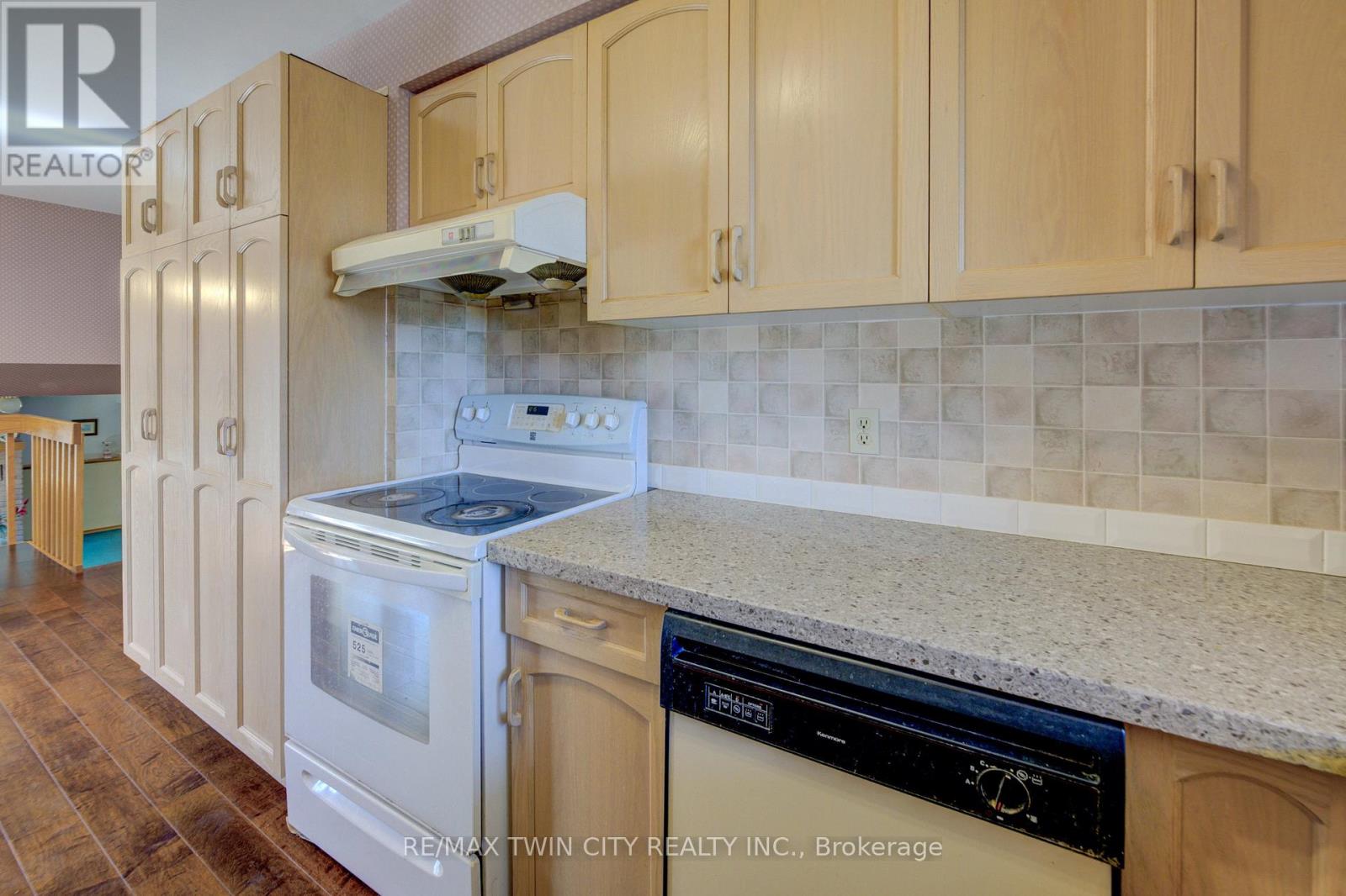 489 Northlake Drive, Waterloo, Ontario  N2V 1V5 - Photo 18 - X12962948