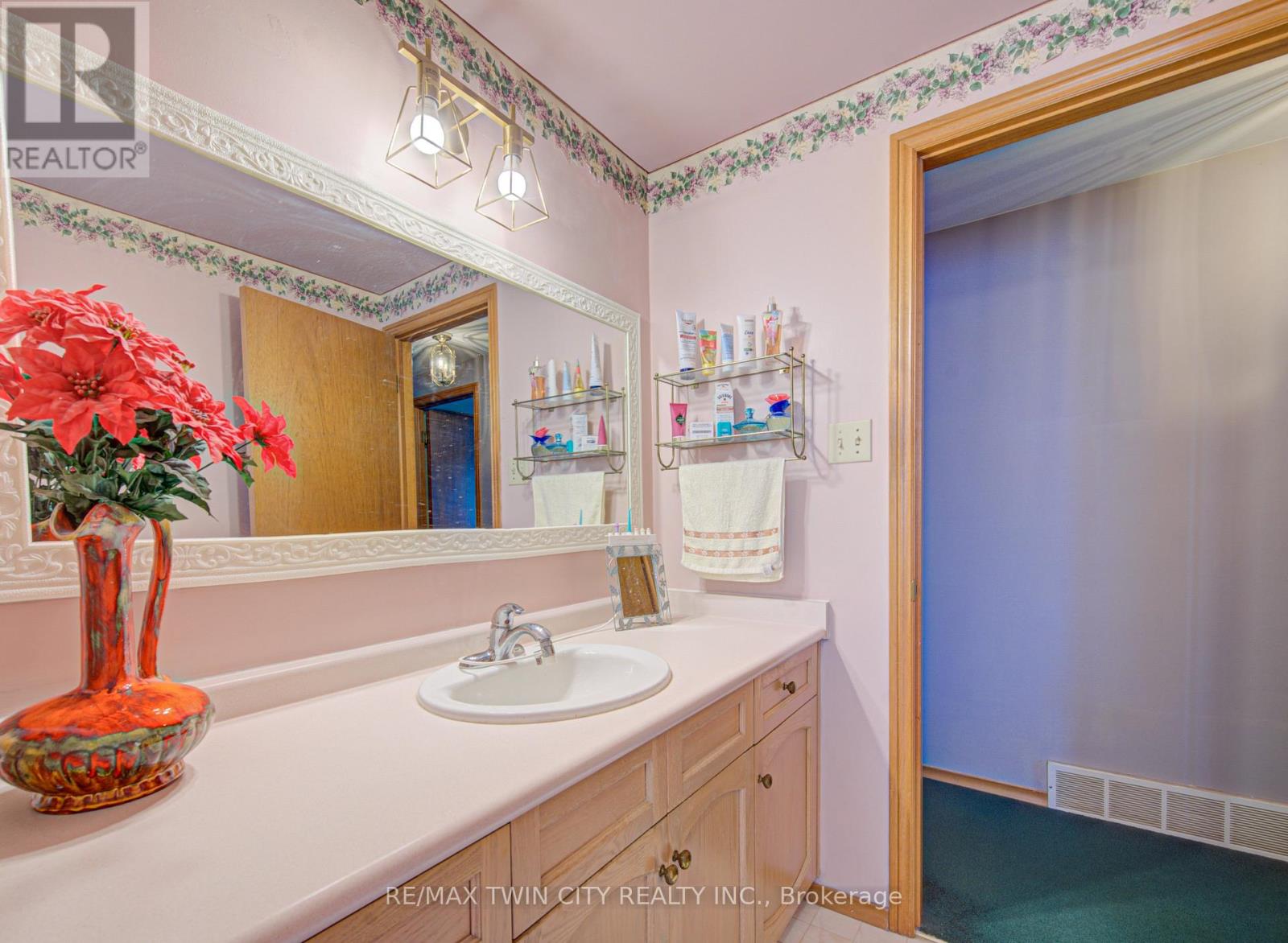 489 Northlake Drive, Waterloo, Ontario  N2V 1V5 - Photo 24 - X12962948