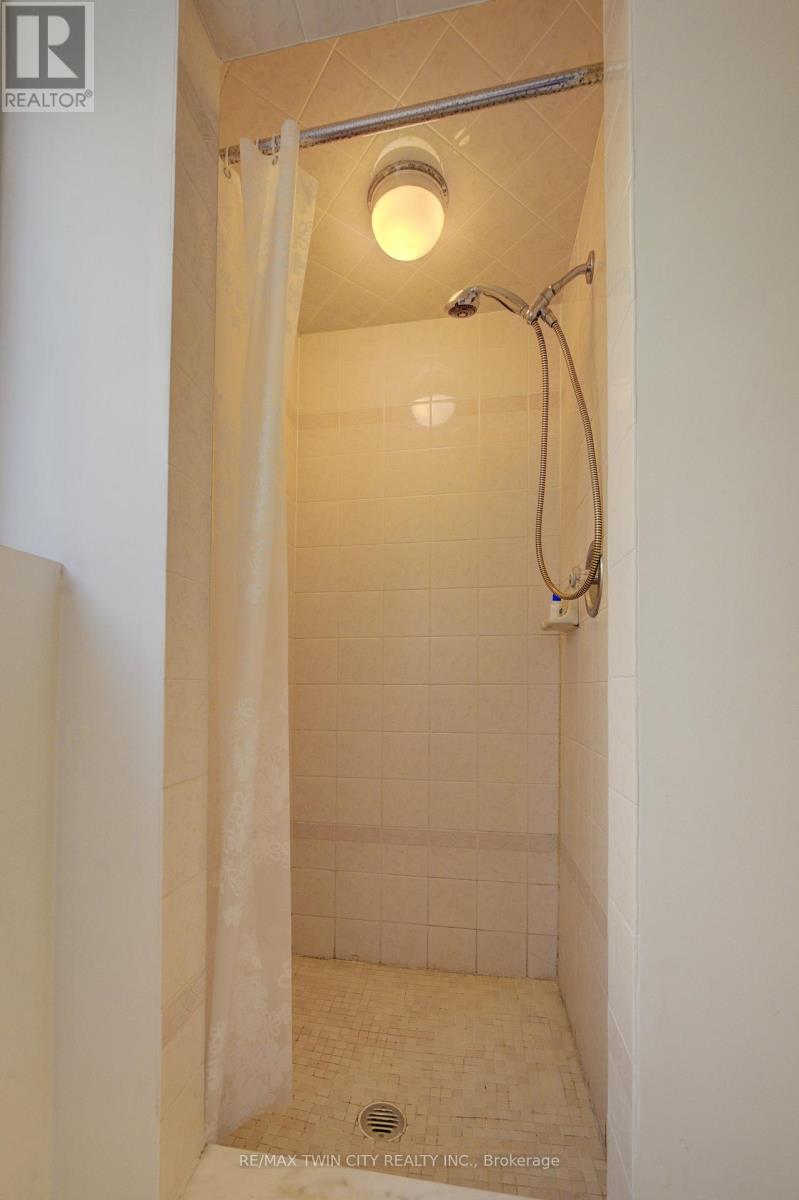 489 Northlake Drive, Waterloo, Ontario  N2V 1V5 - Photo 30 - X12962948