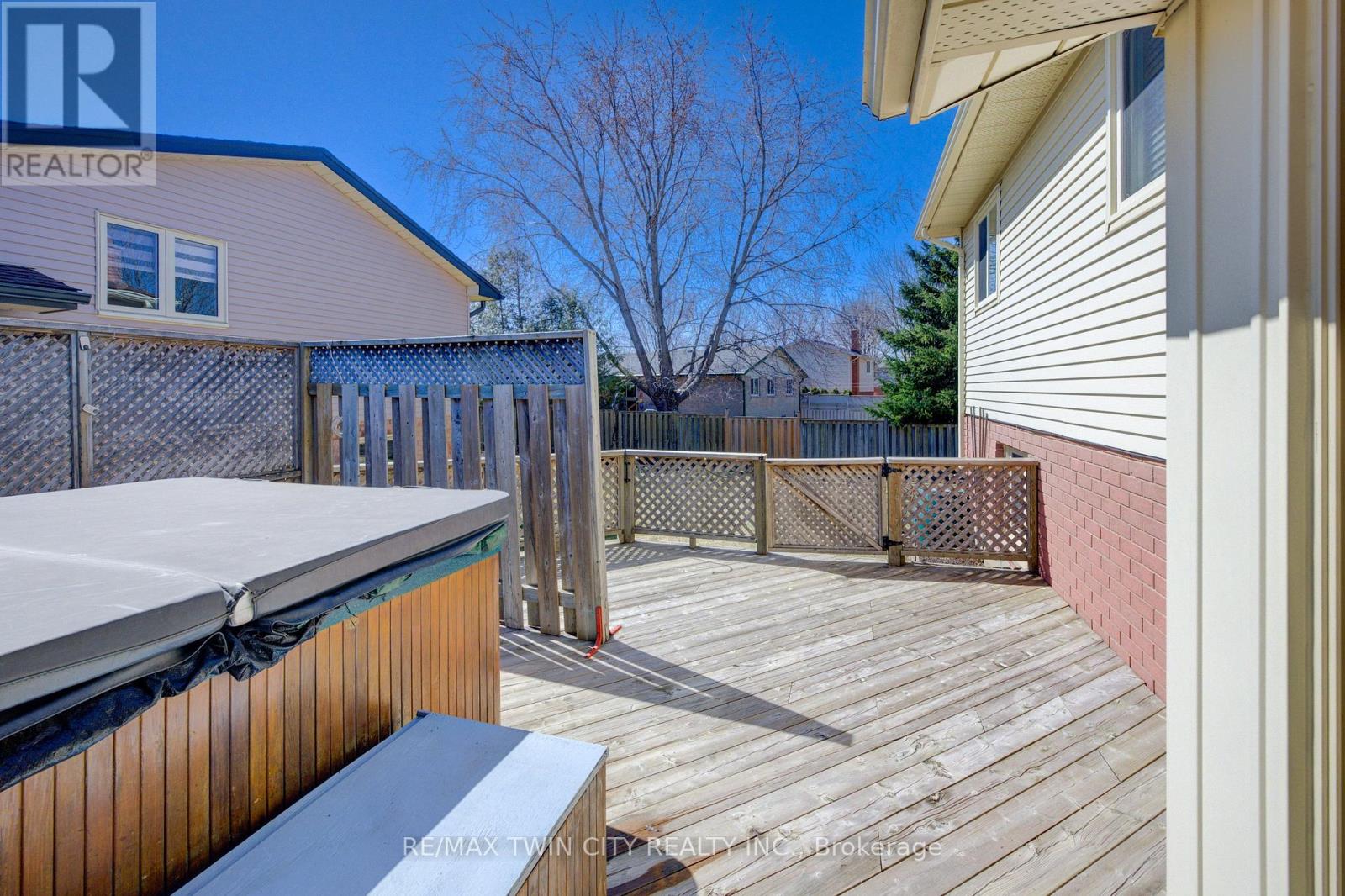 489 Northlake Drive, Waterloo, Ontario  N2V 1V5 - Photo 35 - X12962948