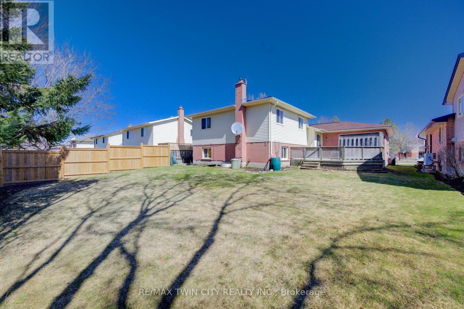 489 Northlake Drive, Waterloo, Ontario  N2V 1V5 - Photo 37 - X12962948