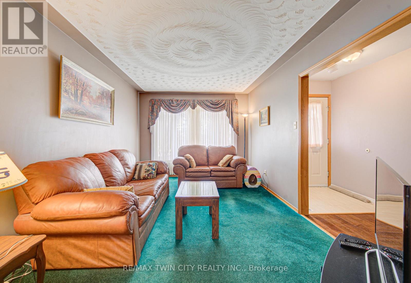 489 Northlake Drive, Waterloo, Ontario  N2V 1V5 - Photo 6 - X12962948