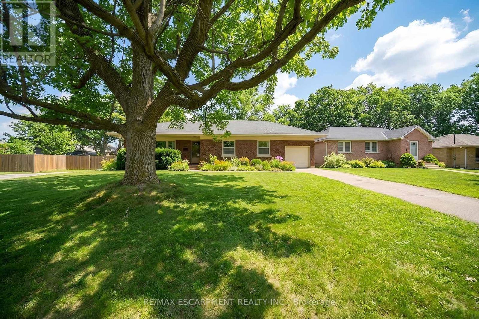 4 LYNNWOOD DRIVE, Brantford, Ontario