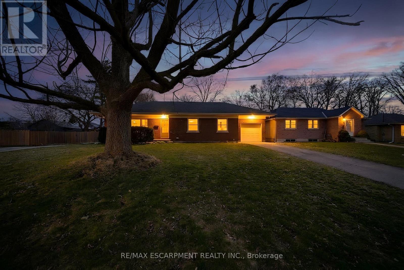 4 Lynnwood Drive, Brantford, Ontario  N3S 6S1 - Photo 2 - X12962962