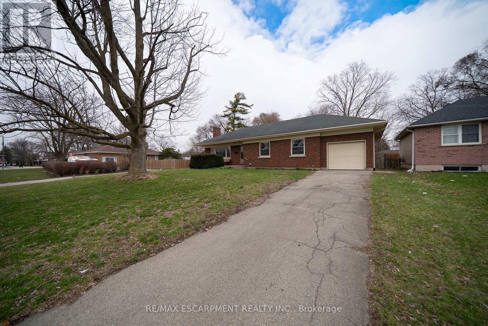 4 Lynnwood Drive, Brantford, Ontario  N3S 6S1 - Photo 4 - X12962962