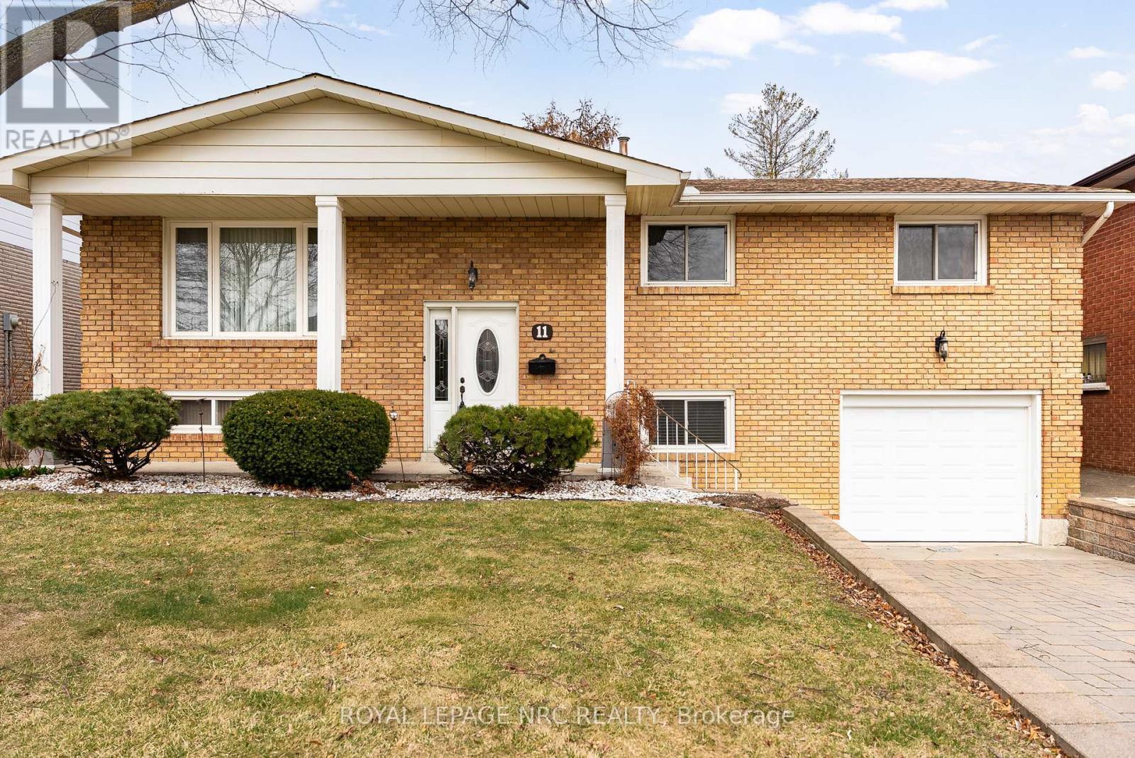 11 PINARD STREET, Hamilton, Ontario