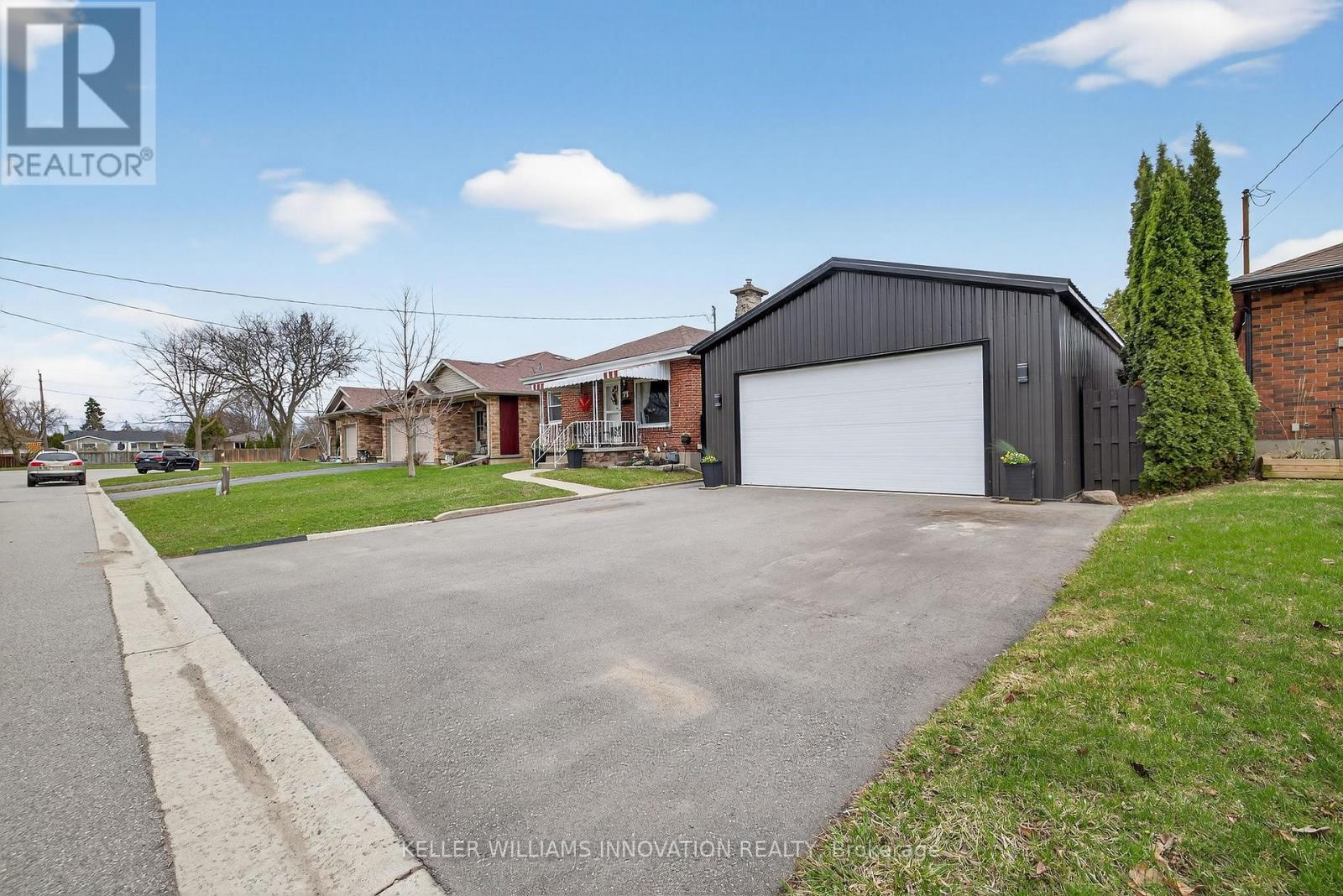 73 Avondale Street, Brantford, Ontario  N3S 4M1 - Photo 2 - X12963140