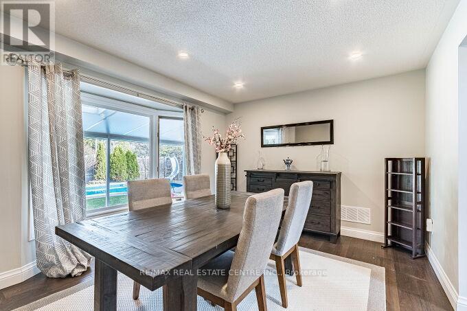 33 Strathroy Crescent, Hamilton, Ontario  L8B 0K9 - Photo 13 - X12928120