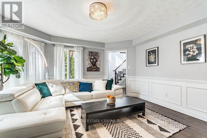 33 Strathroy Crescent, Hamilton, Ontario  L8B 0K9 - Photo 10 - X12928120