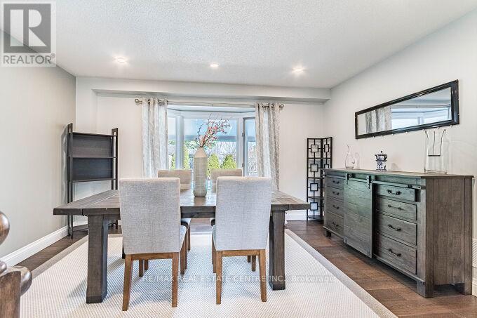 33 Strathroy Crescent, Hamilton, Ontario  L8B 0K9 - Photo 11 - X12928120