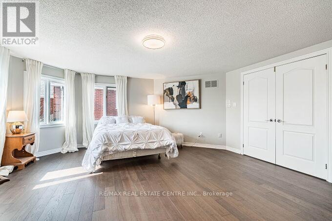 33 Strathroy Crescent, Hamilton, Ontario  L8B 0K9 - Photo 35 - X12928120