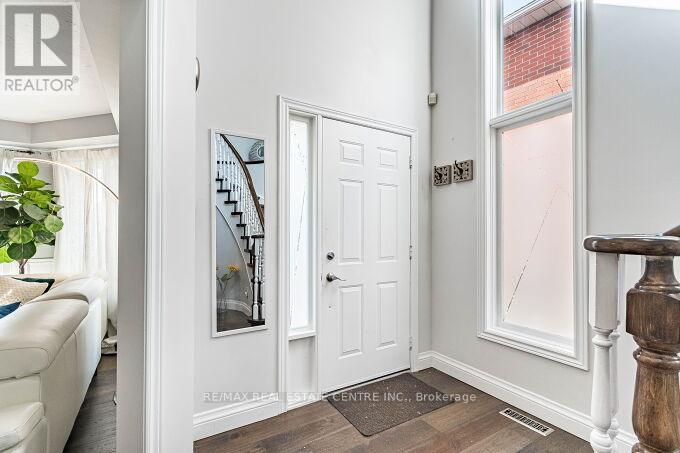 33 Strathroy Crescent, Hamilton, Ontario  L8B 0K9 - Photo 5 - X12928120