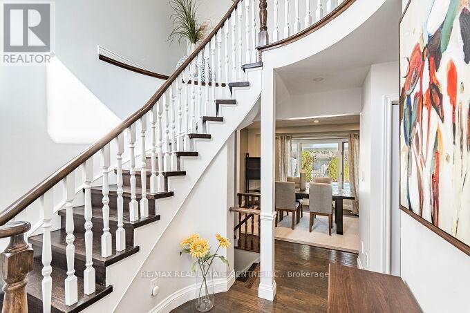 33 Strathroy Crescent, Hamilton, Ontario  L8B 0K9 - Photo 7 - X12928120