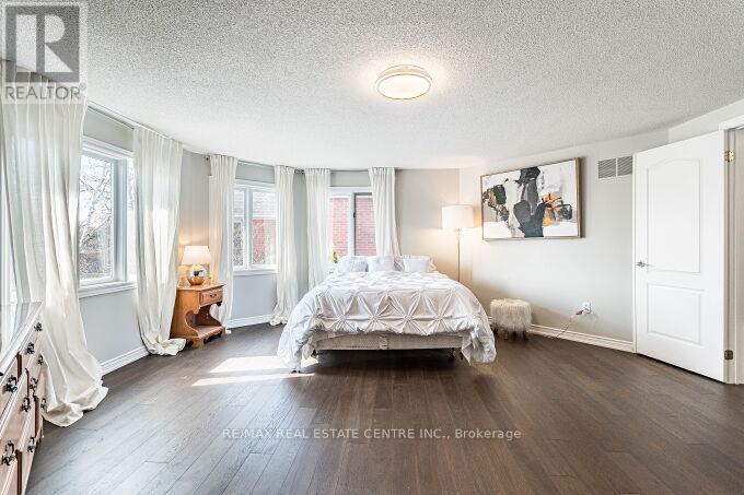 33 Strathroy Crescent, Hamilton, Ontario  L8B 0K9 - Photo 34 - X12928120