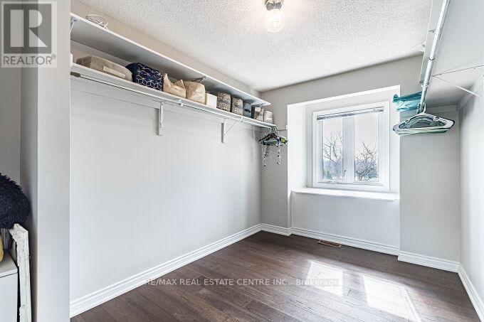 33 Strathroy Crescent, Hamilton, Ontario  L8B 0K9 - Photo 38 - X12928120