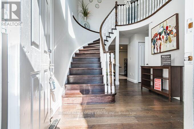 33 Strathroy Crescent, Hamilton, Ontario  L8B 0K9 - Photo 4 - X12928120