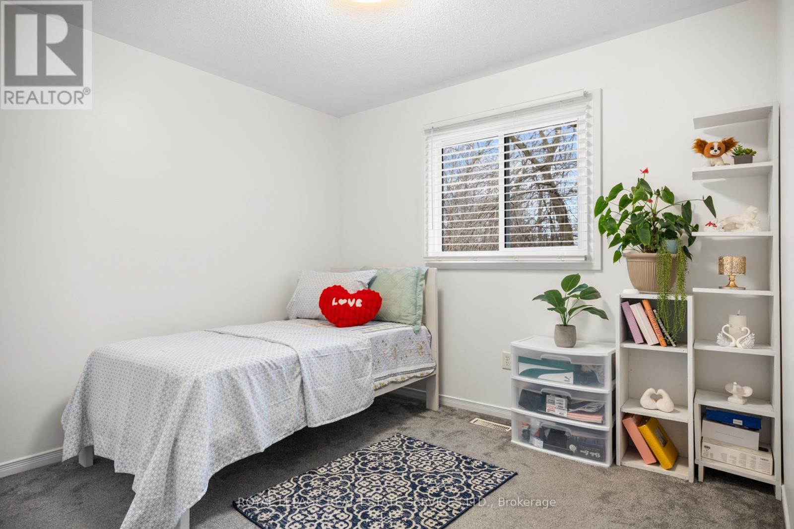 Photo 11 of 27 for 289 Hungerford Street