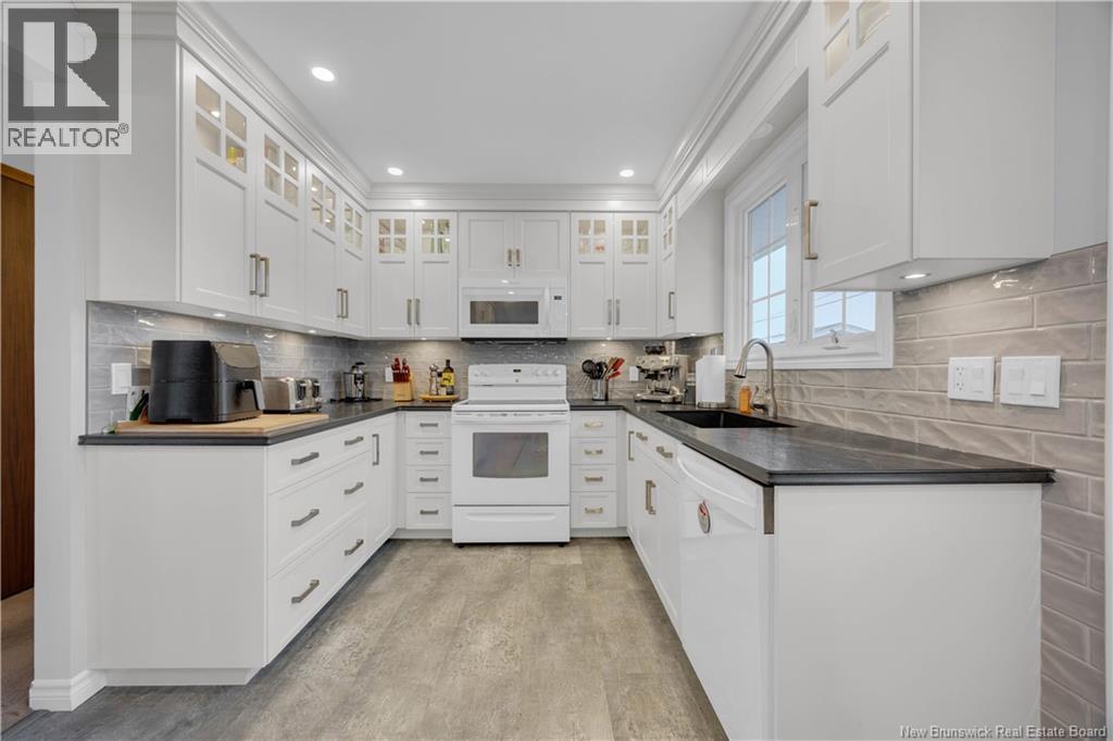 909 Grandview Avenue, Saint John, New Brunswick  E2J 4C6 - Photo 9 - NB135690