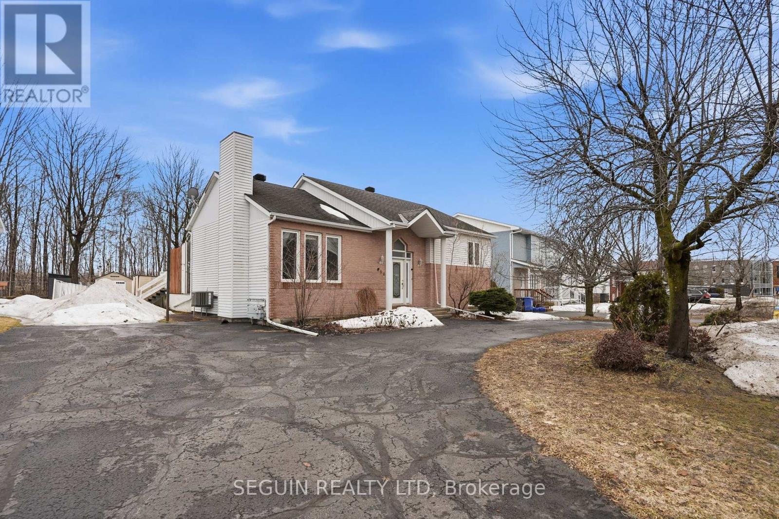 650 Berthiaume Street, Hawkesbury, Ontario  K6A 3M1 - Photo 1 - X12963196