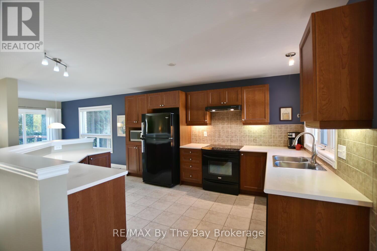 10 Cherry Sands Crescent, Wasaga Beach, Ontario  L9Z 1P5 - Photo 10 - S12963312