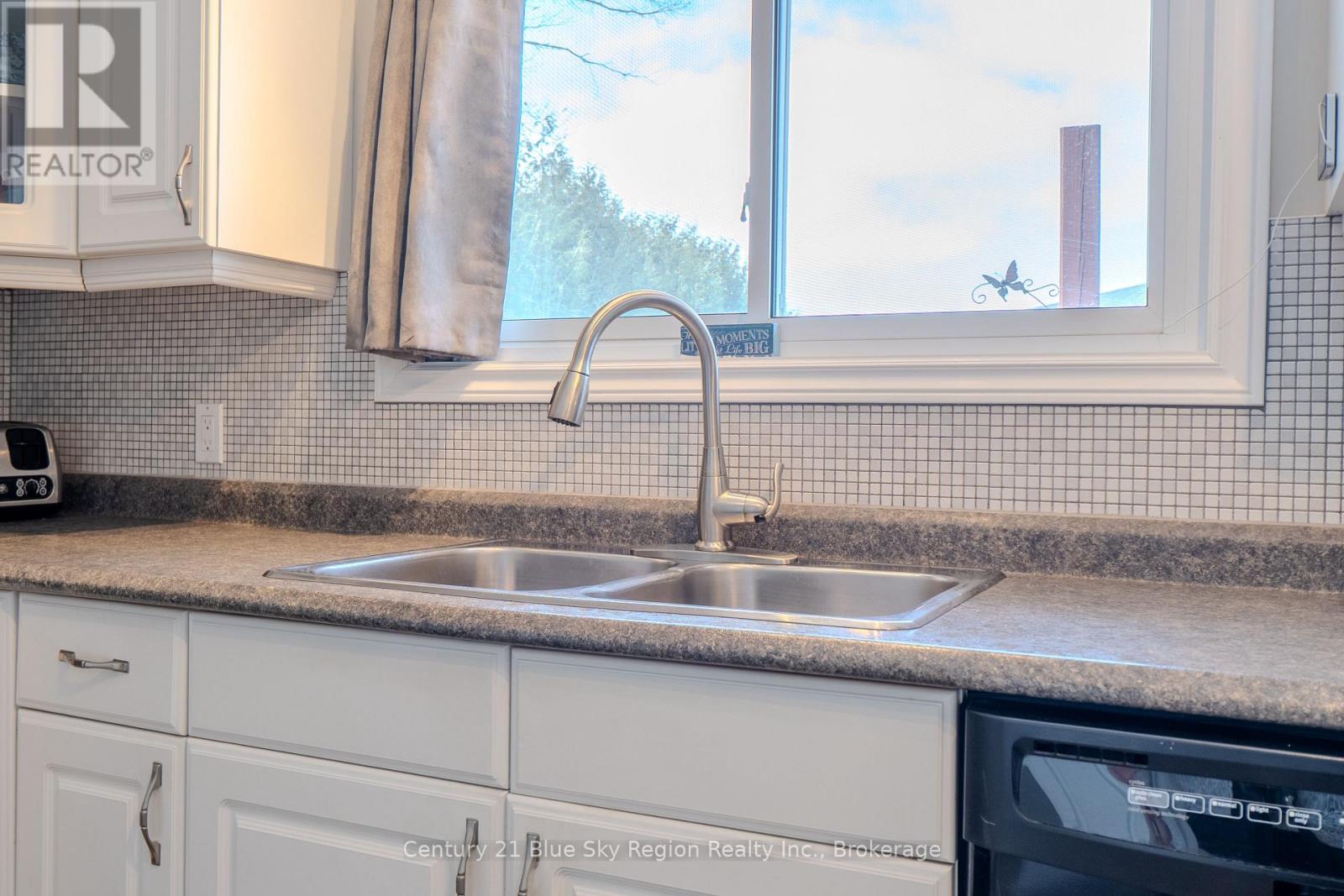 195 Macbeth Crescent, North Bay, Ontario  P1B 7X7 - Photo 11 - X12963394