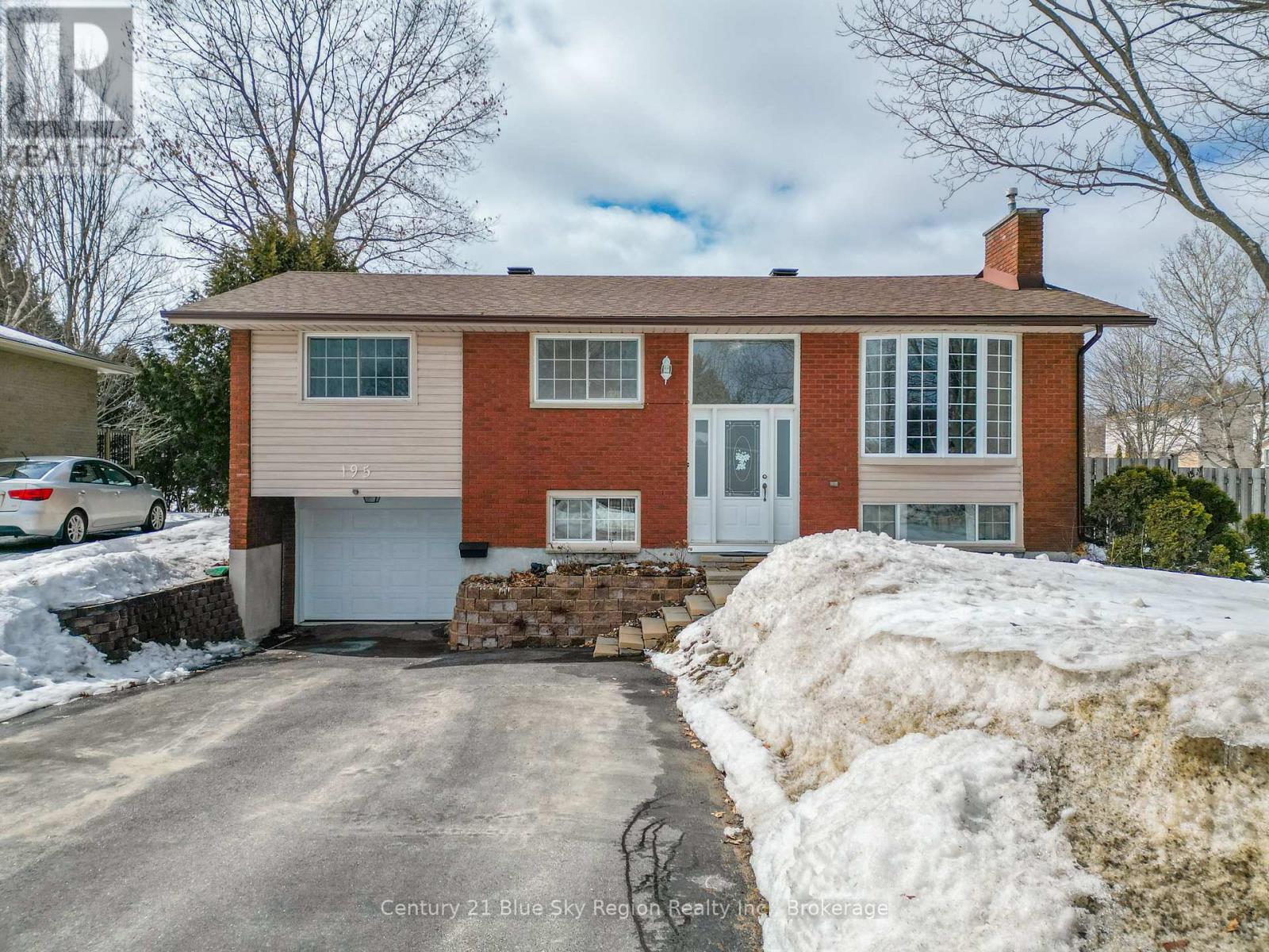 195 Macbeth Crescent, North Bay, Ontario  P1B 7X7 - Photo 2 - X12963394