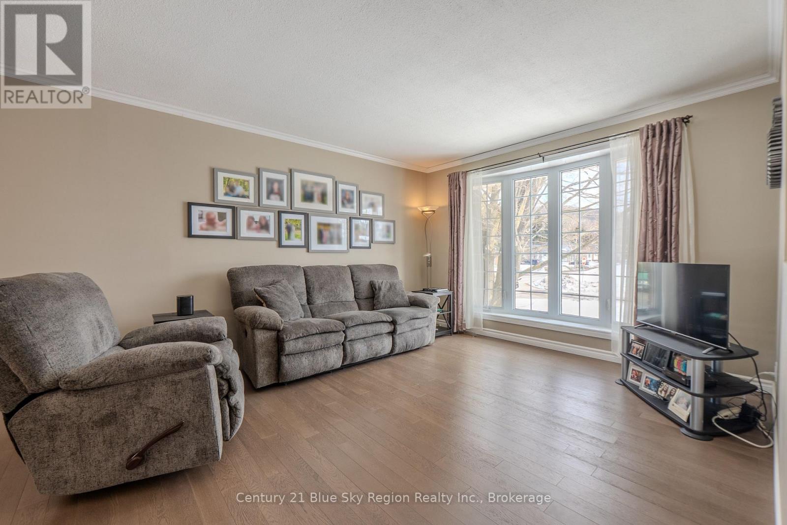 195 Macbeth Crescent, North Bay, Ontario  P1B 7X7 - Photo 5 - X12963394