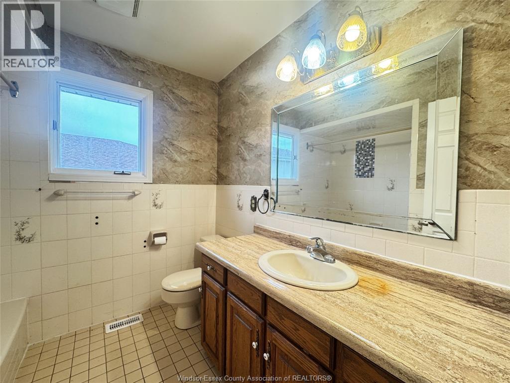 3034 Fazio Drive, Windsor, Ontario  N9E 4G1 - Photo 10 - 26007060