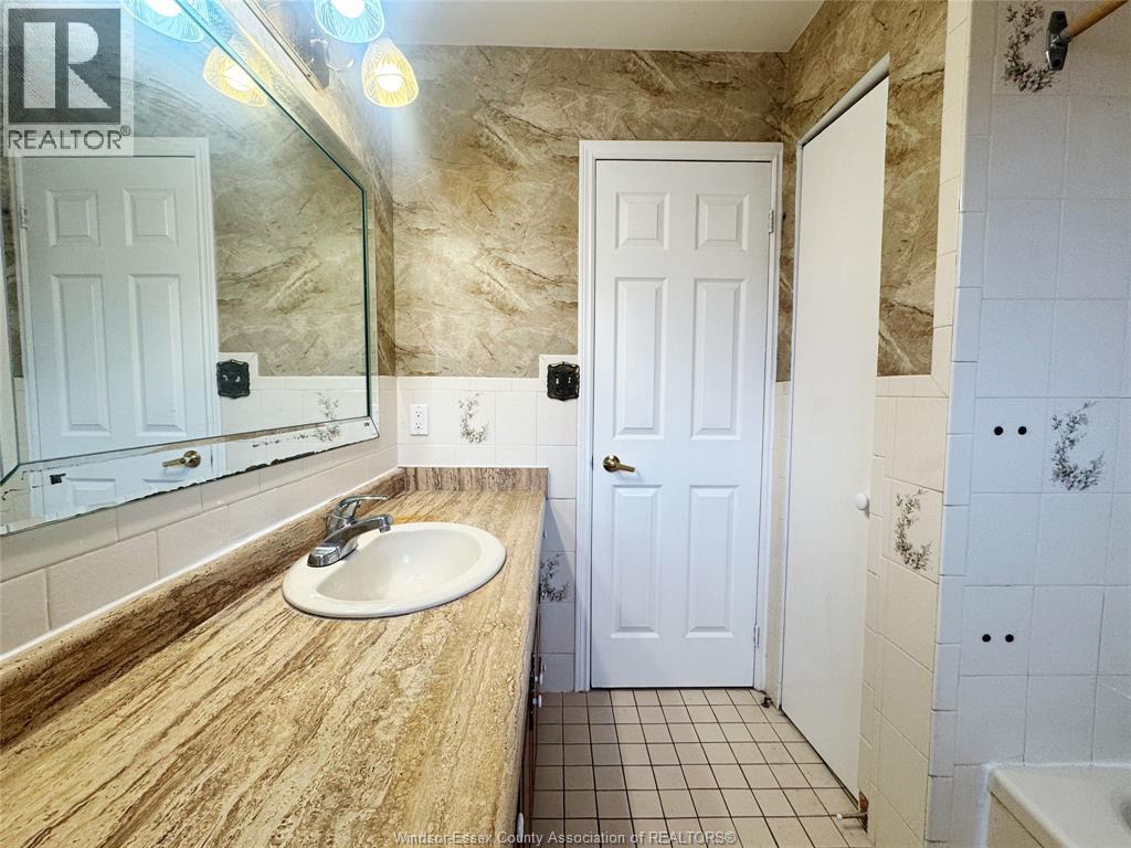 3034 Fazio Drive, Windsor, Ontario  N9E 4G1 - Photo 11 - 26007060