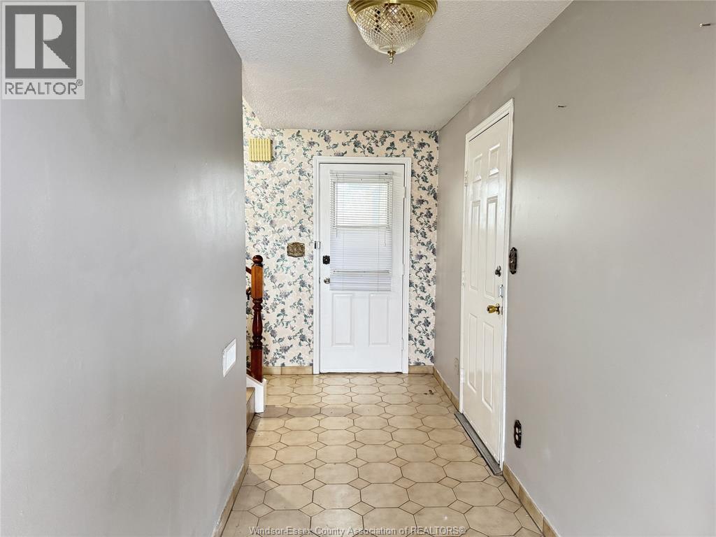 3034 Fazio Drive, Windsor, Ontario  N9E 4G1 - Photo 2 - 26007060