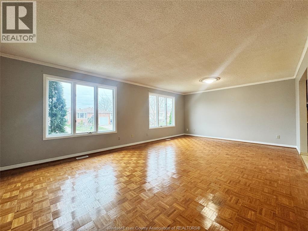 3034 Fazio Drive, Windsor, Ontario  N9E 4G1 - Photo 5 - 26007060