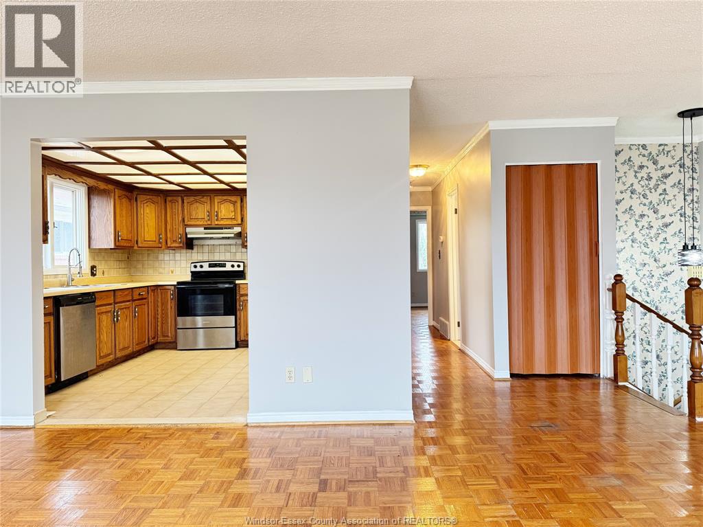 3034 Fazio Drive, Windsor, Ontario  N9E 4G1 - Photo 6 - 26007060