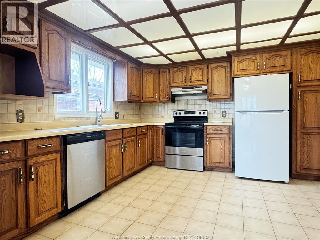 3034 Fazio Drive, Windsor, Ontario  N9E 4G1 - Photo 7 - 26007060