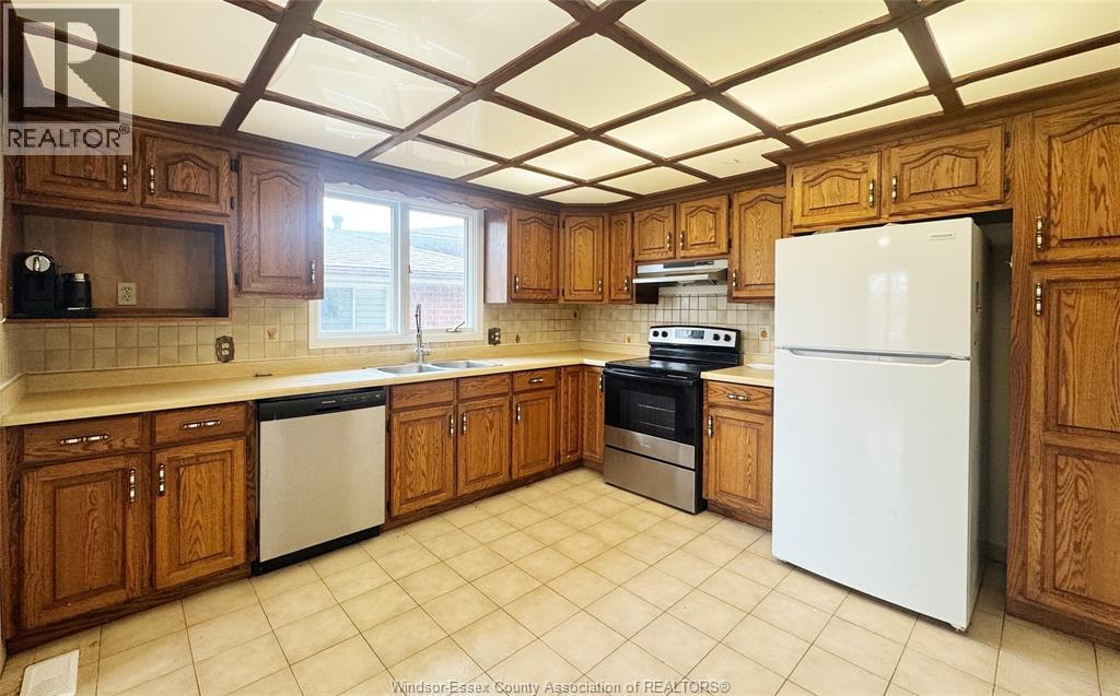 3034 Fazio Drive, Windsor, Ontario  N9E 4G1 - Photo 8 - 26007060