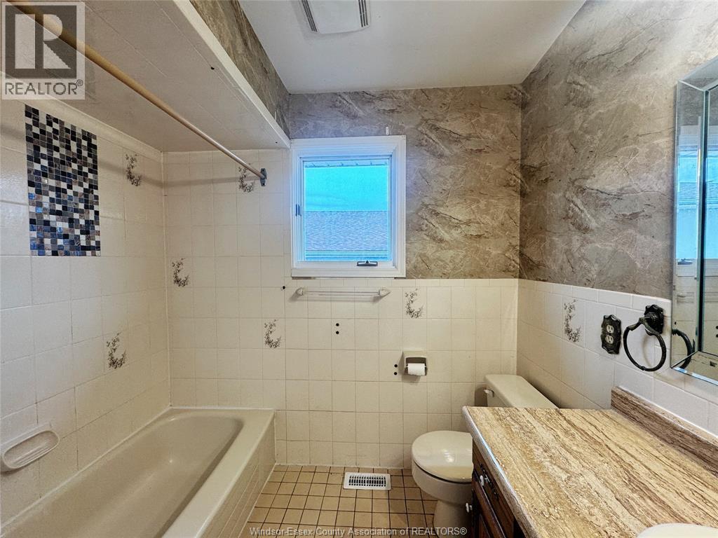 3034 Fazio Drive, Windsor, Ontario  N9E 4G1 - Photo 9 - 26007060