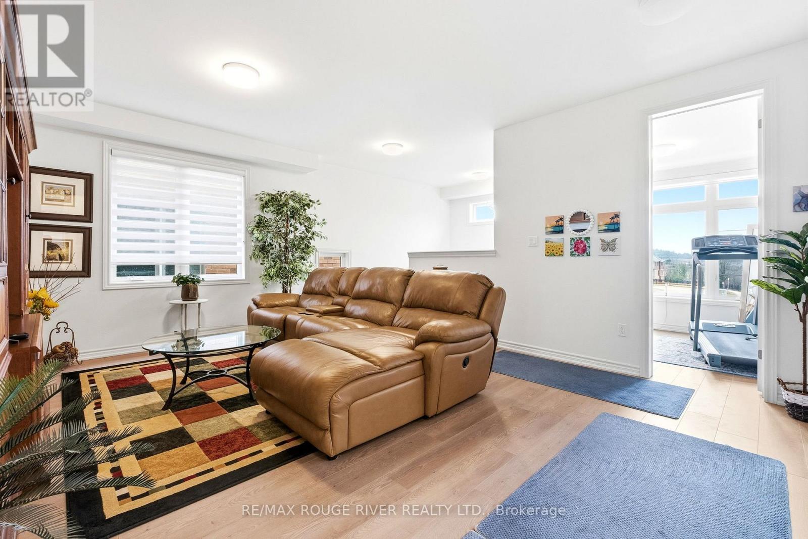 1017 Trailsview Avenue, Cobourg, Ontario K9A 4J6 - Photo 5 - X12963190