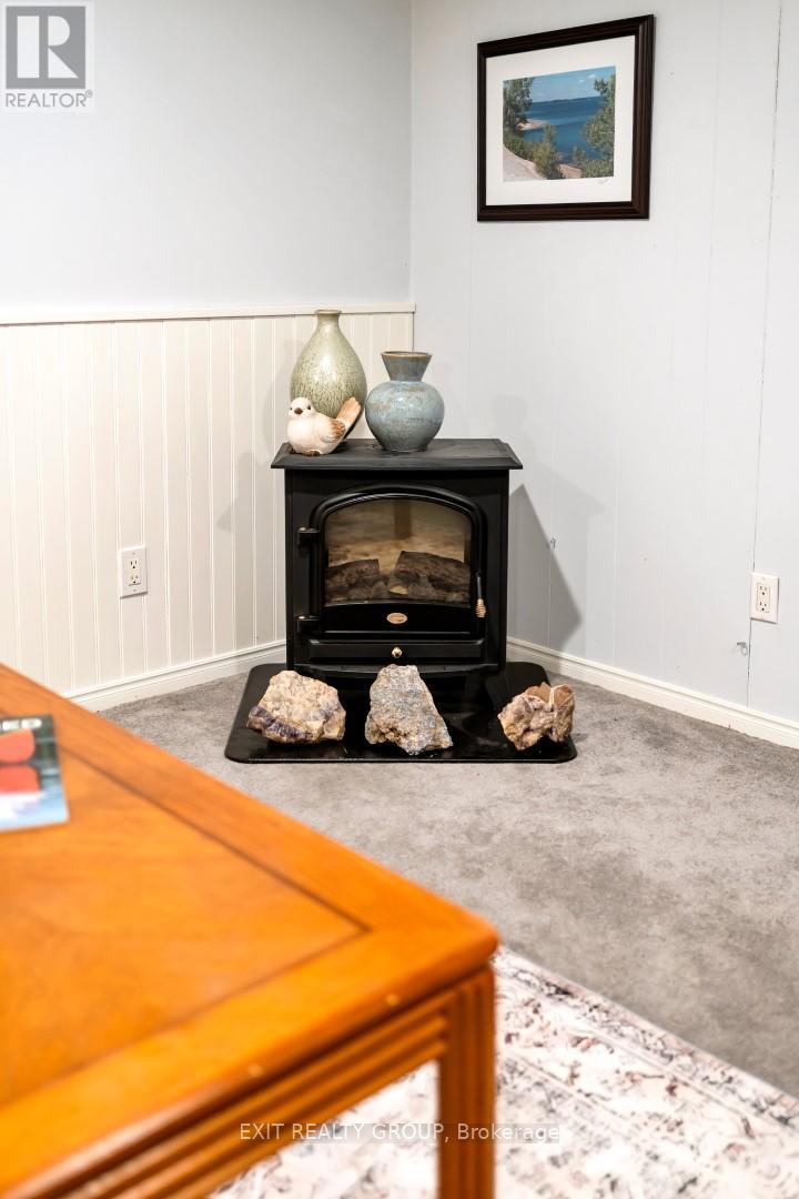 1476 County Rd 12, Prince Edward County, Ontario K0K 2T0 - Photo 31 - X12963286