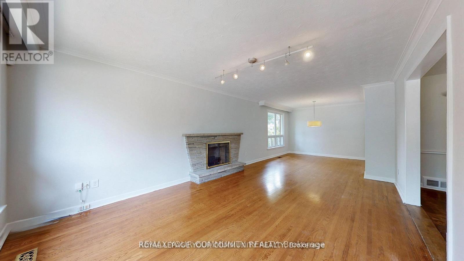 39 Silverview Drive, Toronto, Ontario  M2M 2B5 - Photo 10 - C12963182